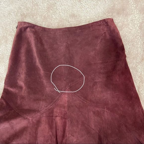 Beautiful suede skirt by brand Ideology. - Picture 7 of 12